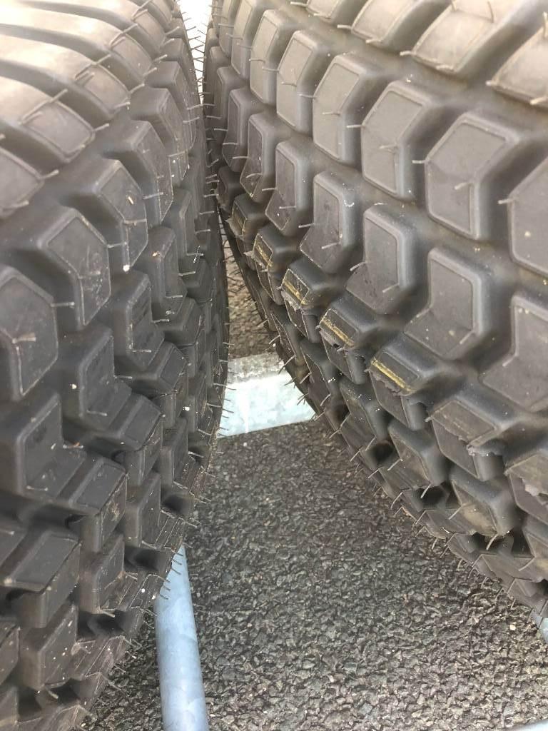 Bridgestone 13.6 -16 Banden, wielen en velgen